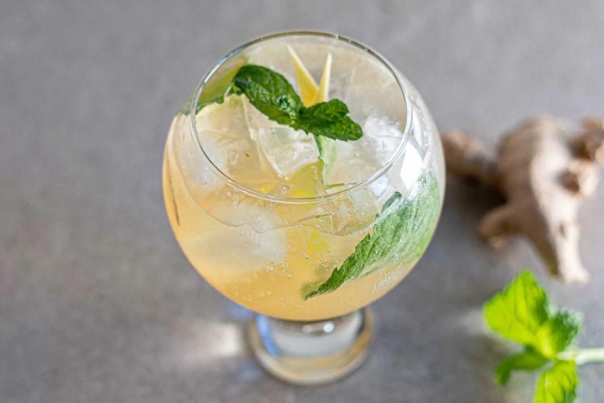 Ginger beer cocktail